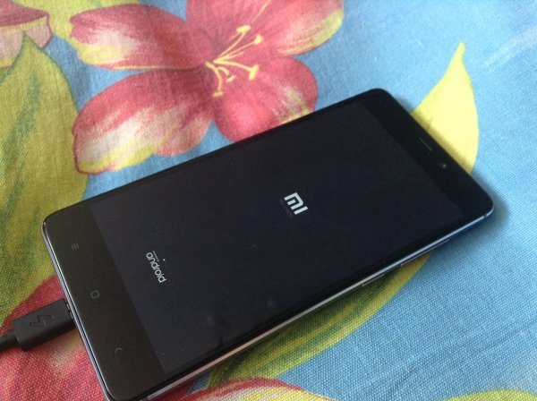 ne-vklyuchaetsya-posle-zaryadki-xiaomi.jpg