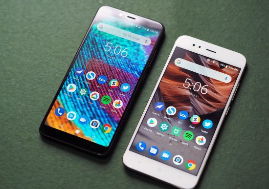 1535806167_xiaomi-mi-a2-vs-mi-a1-1.jpg