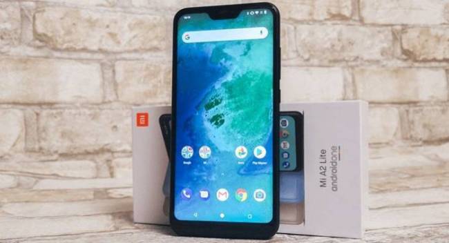 Mi-A2-Lite-and-Box.jpg
