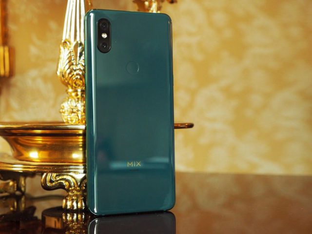 146129-phones-review-hands-on-xiaomi-mi-mix-3-review-image1-ur6tctenqd-640x480.jpg