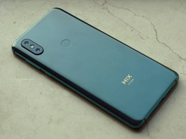 146129-phones-review-hands-on-xiaomi-mi-mix-3-review-image4-weyp9aah0w.jpg