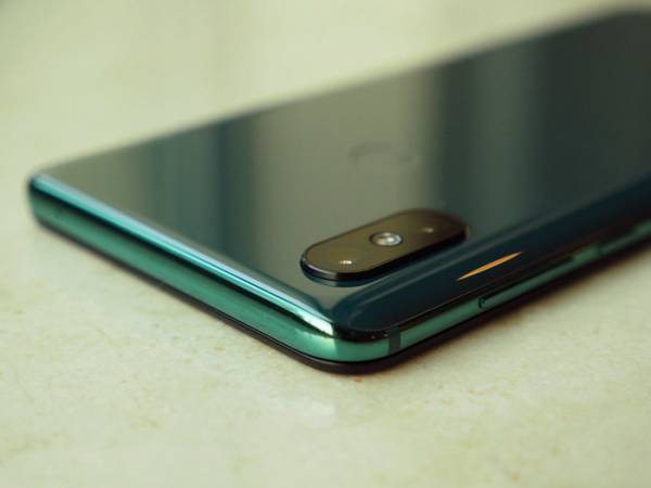 146129-phones-review-hands-on-xiaomi-mi-mix-3-review-image5-ckb6etwggl.jpg